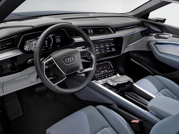 Le grand SUV coupé électrique Audi e-tron Sportback affiche un caractère sportif