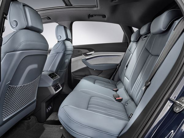 Le grand SUV coupé électrique Audi e-tron Sportback affiche un caractère sportif