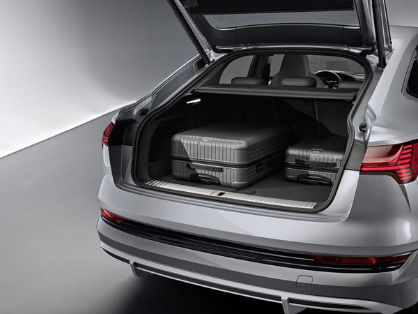 Le grand SUV coupé électrique Audi e-tron Sportback affiche un caractère sportif