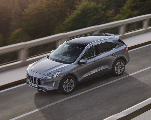 Le SUV de taille intermédiaire Ford Kuga affiche des lignes dynamiques