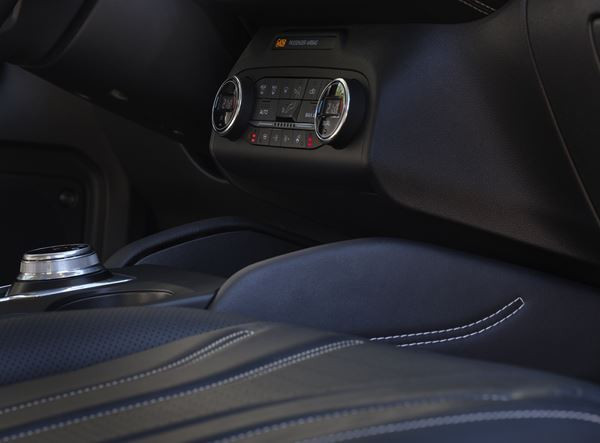 Le SUV de taille intermédiaire Ford Kuga affiche des lignes dynamiques