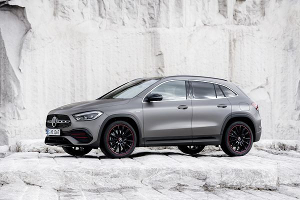 Le SUV compact Mercedes GLA prend de la hauteur et du muscle