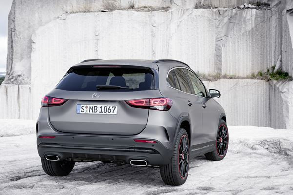 Le SUV compact Mercedes GLA prend de la hauteur et du muscle
