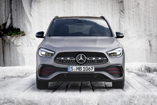 Le SUV compact Mercedes GLA prend de la hauteur et du muscle