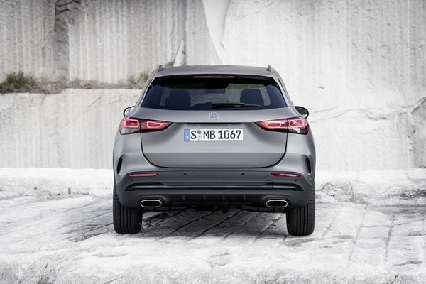 Le SUV compact Mercedes GLA prend de la hauteur et du muscle