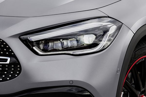 Le SUV compact Mercedes GLA prend de la hauteur et du muscle