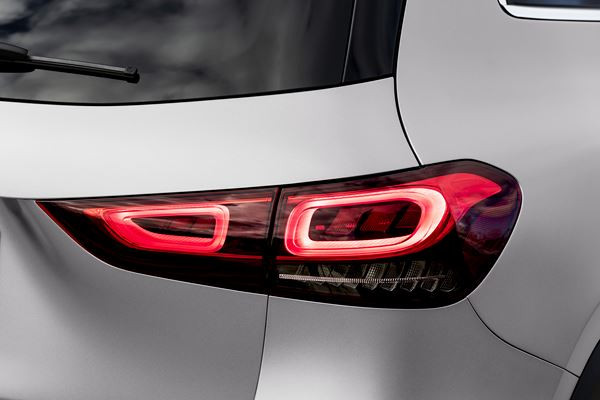 Le SUV compact Mercedes GLA prend de la hauteur et du muscle