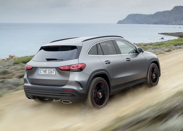 Le SUV compact Mercedes GLA prend de la hauteur et du muscle