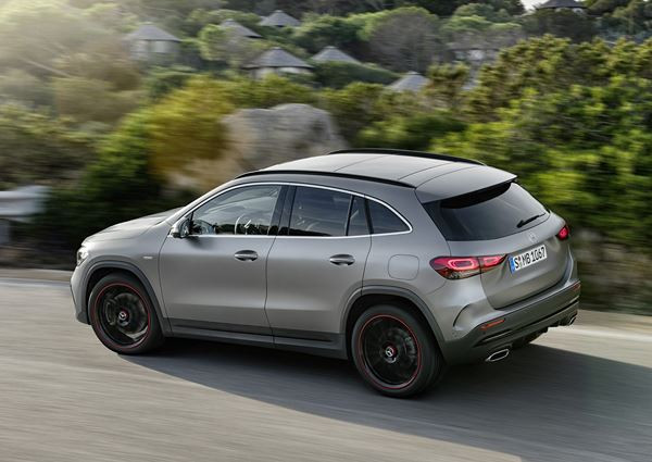 Le SUV compact Mercedes GLA prend de la hauteur et du muscle