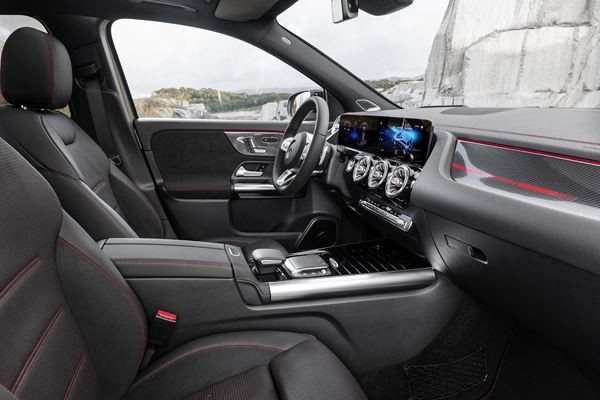 Le SUV compact Mercedes GLA prend de la hauteur et du muscle
