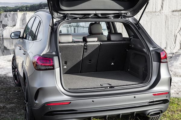 Le SUV compact Mercedes GLA prend de la hauteur et du muscle