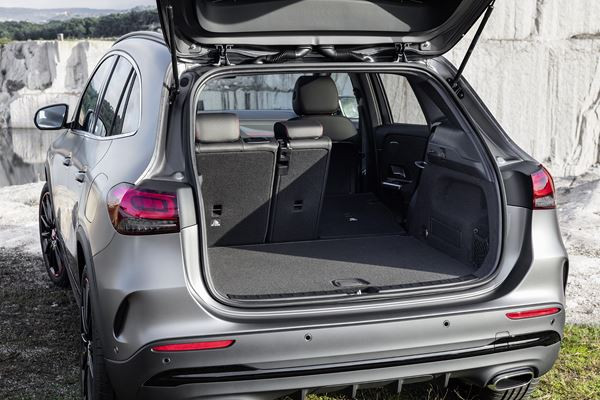 Le SUV compact Mercedes GLA prend de la hauteur et du muscle
