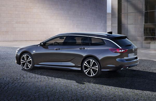 L'Opel Insignia Sports Tourer reçoit une calandre chromée avec des lamelles