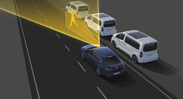 L'Opel Insignia Sports Tourer reçoit une calandre chromée avec des lamelles