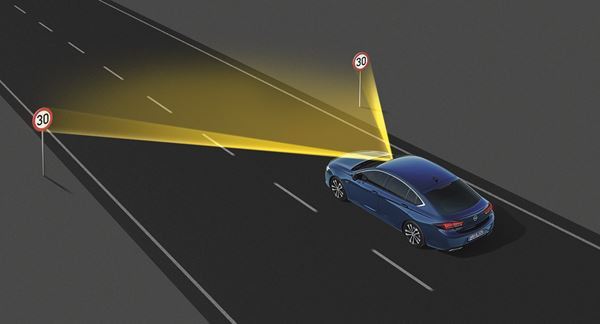 L'Opel Insignia Sports Tourer reçoit une calandre chromée avec des lamelles