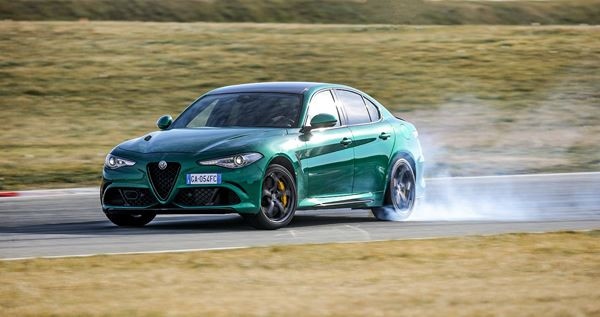 L'Alfa Romeo Giulia Quadrifoglio 2.9 V6 bi-turbo de 510 ch garde le rythme