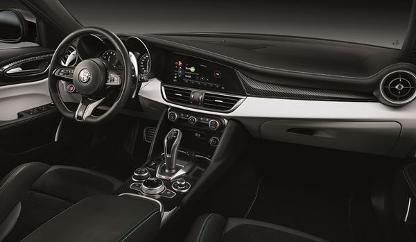 L'Alfa Romeo Giulia Quadrifoglio 2.9 V6 bi-turbo de 510 ch garde le rythme