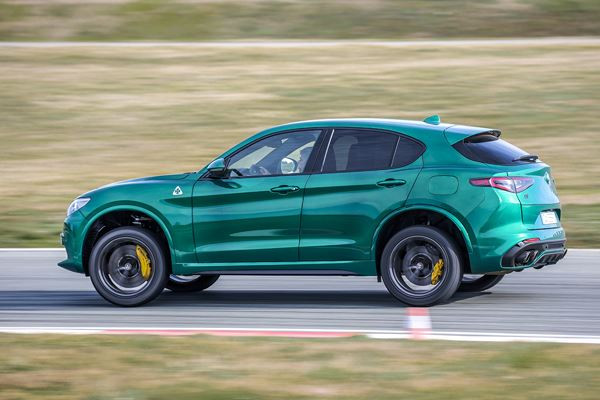 L'Alfa Romeo Stelvio Quadrifoglio 2.9 V6 bi-turbo de 510 ch garde l’allure