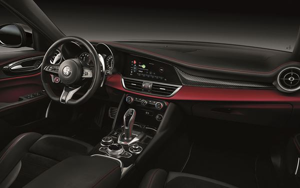 L'Alfa Romeo Stelvio Quadrifoglio 2.9 V6 bi-turbo de 510 ch garde l’allure