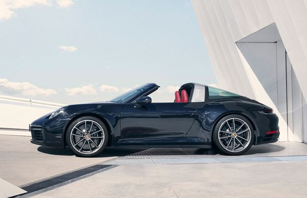 La Porsche 911 Targa se caractérise par le système d'ouverture du toit automatique