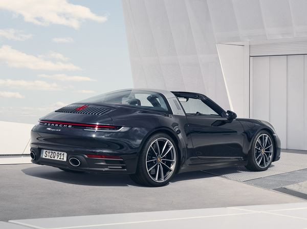 La Porsche 911 Targa se caractérise par le système d'ouverture du toit automatique