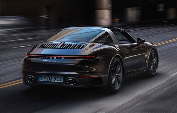 La Porsche 911 Targa se caractérise par le système d'ouverture du toit automatique