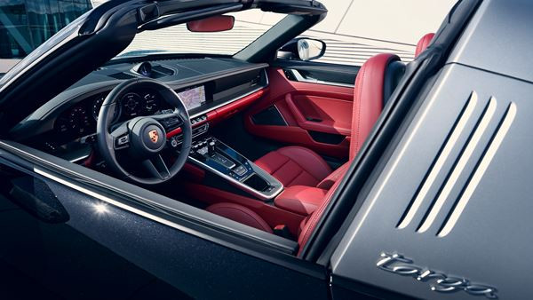 La Porsche 911 Targa se caractérise par le système d'ouverture du toit automatique