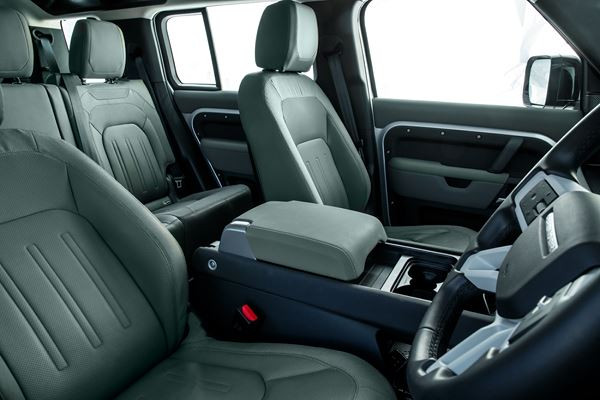 Le Land Rover Defender 110 est conçu pour surmonter les routes extrêmes