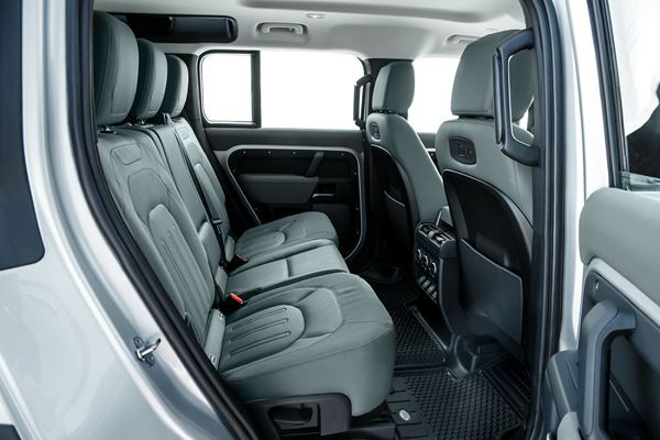 Le Land Rover Defender 110 est conçu pour surmonter les routes extrêmes