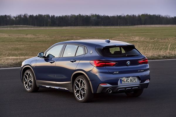 La BMW X2 xDrive25e hybride rechargeable affiche une autonomie électrique de 53 km