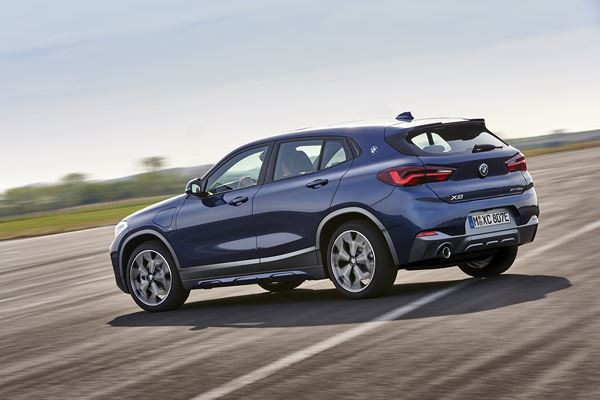 La BMW X2 xDrive25e hybride rechargeable affiche une autonomie électrique de 53 km