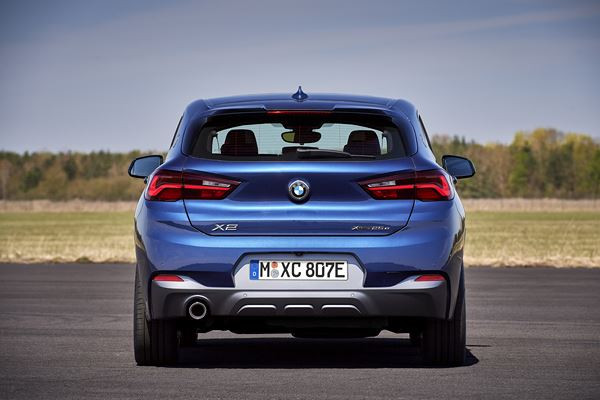La BMW X2 xDrive25e hybride rechargeable affiche une autonomie électrique de 53 km
