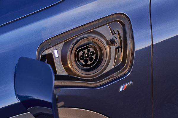 La BMW X2 xDrive25e hybride rechargeable affiche une autonomie électrique de 53 km