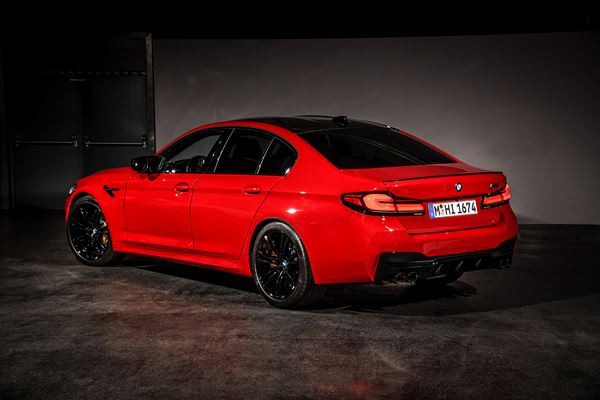 La berline hautes performances BMW M5 Competition atteint les 100 km/h en 3,3 s