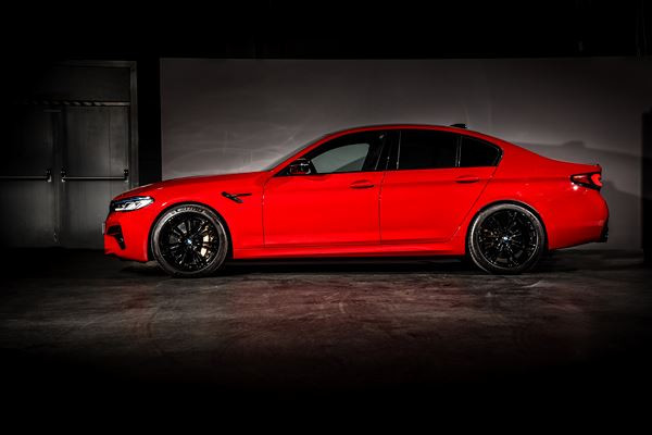 La berline hautes performances BMW M5 Competition atteint les 100 km/h en 3,3 s
