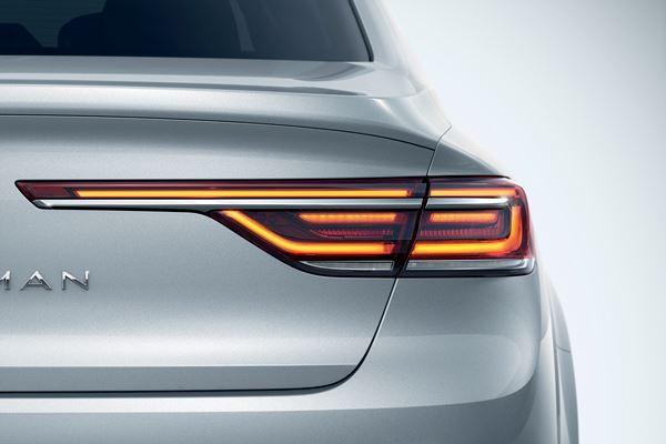 La berline de taille intermédiaire Renault Talisman affiche un design plus affirmé