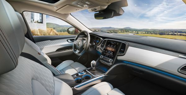 La berline de taille intermédiaire Renault Talisman affiche un design plus affirmé