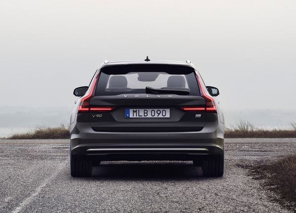 Le grand break Volvo V90 s'offre des micro retouches