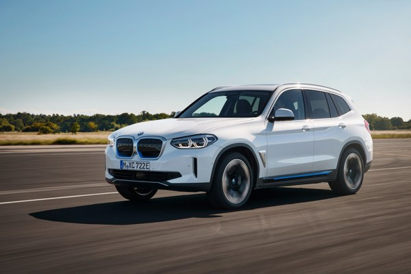 La BMW iX3 électrique affiche une autonomie de 460 km WLTP