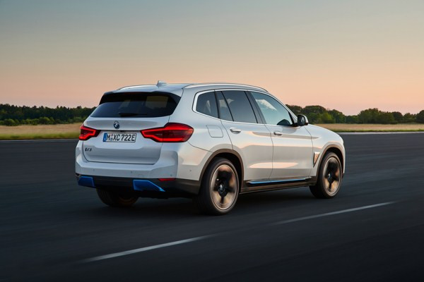 La BMW iX3 électrique affiche une autonomie de 460 km WLTP