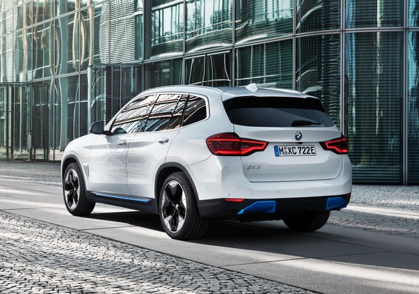 La BMW iX3 électrique affiche une autonomie de 460 km WLTP