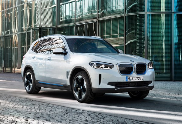 La BMW iX3 électrique affiche une autonomie de 460 km WLTP
