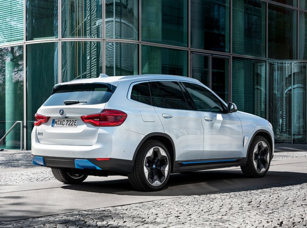 La BMW iX3 électrique affiche une autonomie de 460 km WLTP