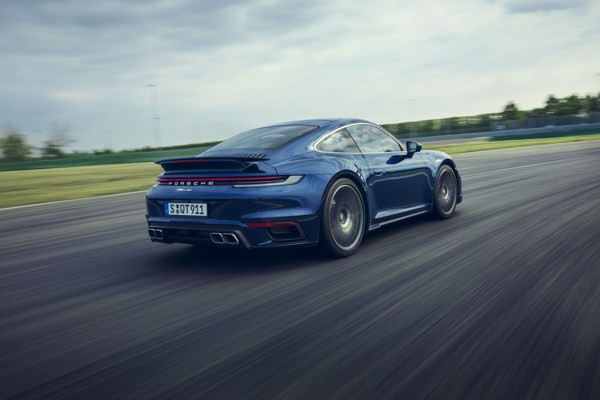 La Porsche 911 Turbo Coupé débite une puissance de 580 ch