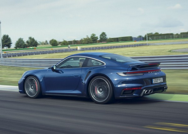 La Porsche 911 Turbo Coupé débite une puissance de 580 ch