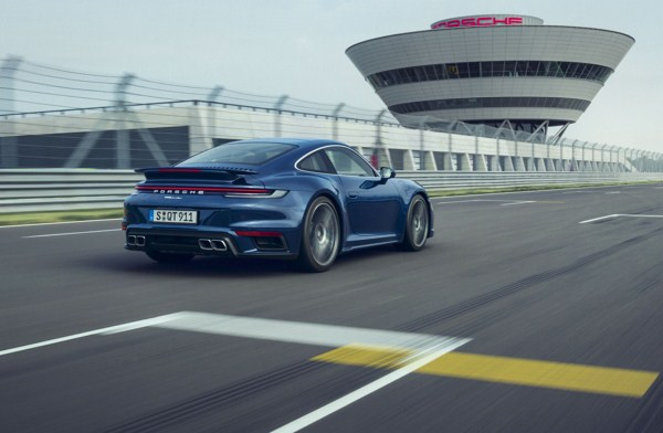 La Porsche 911 Turbo Coupé débite une puissance de 580 ch