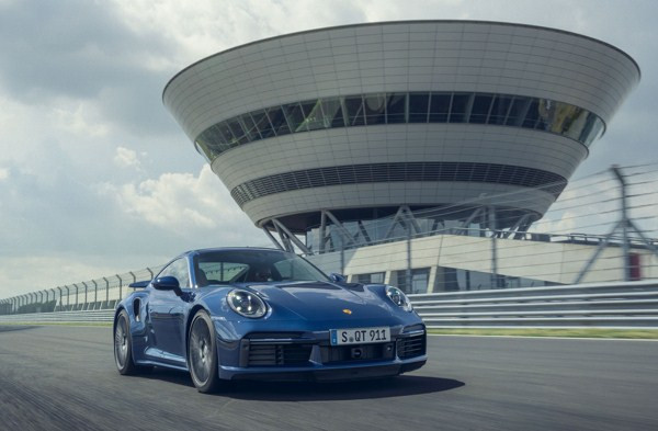 La Porsche 911 Turbo Coupé débite une puissance de 580 ch