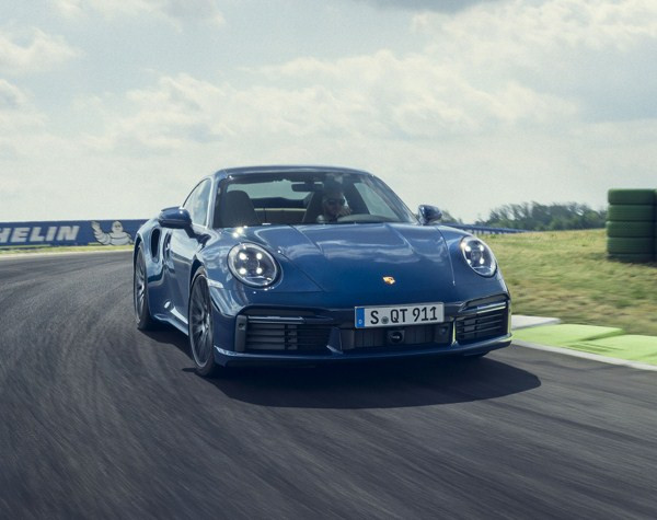 La Porsche 911 Turbo Coupé débite une puissance de 580 ch