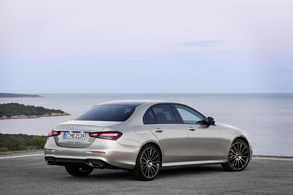 La Mercedes Classe E Berline s'offre un design plus dynamique
