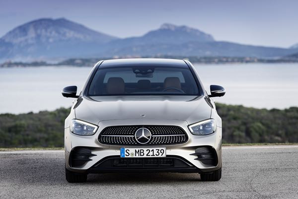 La Mercedes Classe E Berline s'offre un design plus dynamique